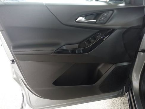 Used 2025 Chevrolet Equinox LT FWD image 9