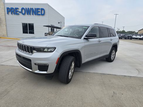 Used 2023 Jeep Grand Cherokee L Limited w/ Trailer Tow Group (B) AWD/4WD image 7