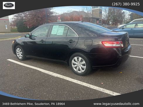 Used 2011 Toyota Camry LE image 4