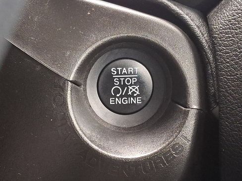 Used 2022 Jeep Renegade Limited image 22