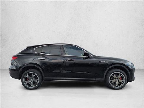 Used 2018 Maserati Levante image 4