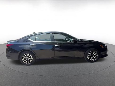 Used 2025 Nissan Altima 2.5 SV FWD image 16
