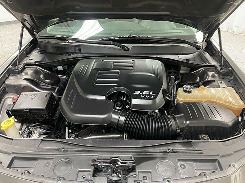 Used 2019 Chrysler 300 Limited image 16