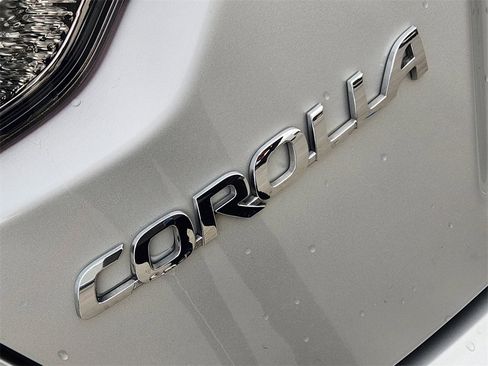 Used 2024 Toyota Corolla LE image 9