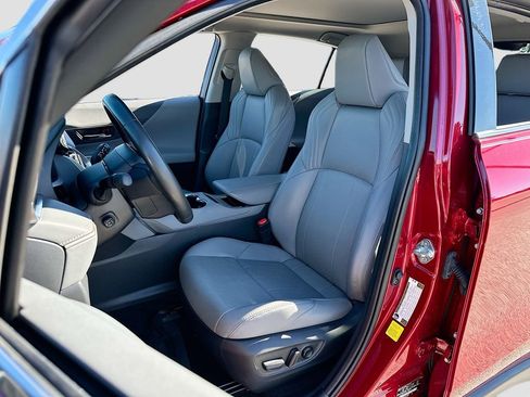 Used 2023 Toyota Venza Limited image 20