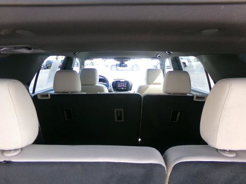 Used 2022 Chevrolet Traverse LS AWD/4WD image 36