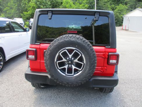 Used 2025 Jeep Wrangler Sport AWD/4WD image 5