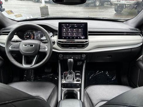 Used 2024 Jeep Compass Limited image 11