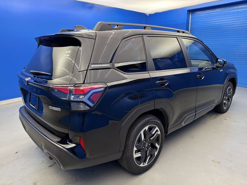 Certified 2025 Subaru Forester Limited w/ Popular Package AWD/4WD image 7
