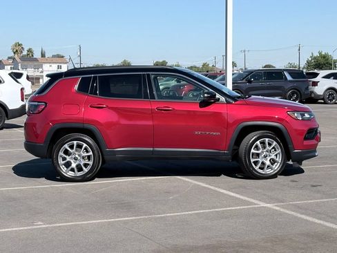 Used 2025 Jeep Compass Limited AWD/4WD image 4