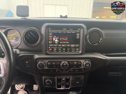 Used 2021 Jeep Gladiator Overland AWD/4WD image 17