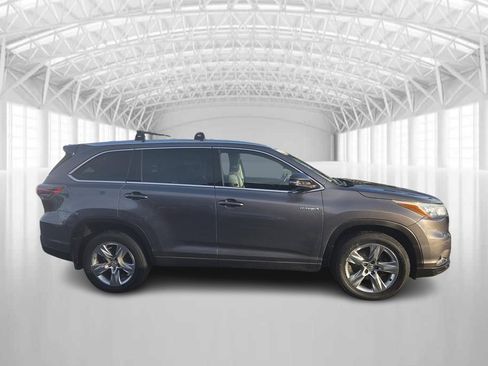 Used 2015 Toyota Highlander Limited w/ Driver Technology Package AWD/4WD image 1
