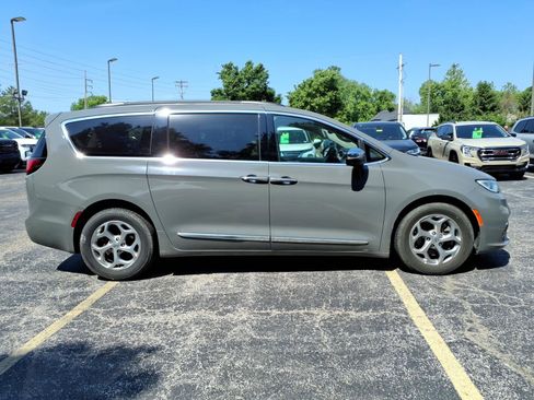Used 2023 Chrysler Pacifica Limited FWD image 30