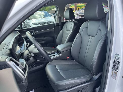 Used 2025 Kia Sorento S FWD image 17