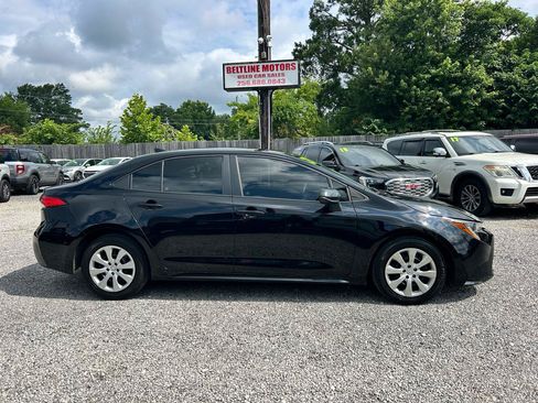 Used 2023 Toyota Corolla LE FWD image 3