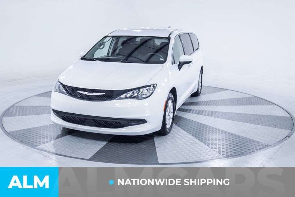 Used 2023 Chrysler Voyager LX FWD image 2