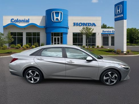 Used 2023 Hyundai Elantra SEL w/ Convenience Package FWD image 8