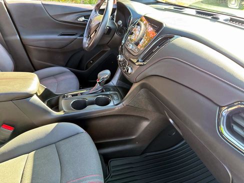 Certified 2022 Chevrolet Equinox RS w/ Infotainment Package image 9