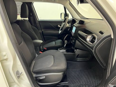Used 2023 Jeep Renegade Latitude AWD/4WD image 31
