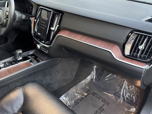 Used 2024 Volvo S60 B5 Plus image 29