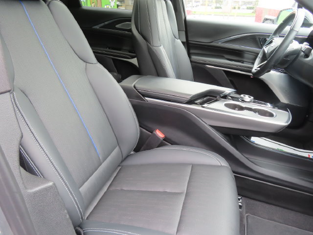 Used 2024 Cadillac Lyriq Luxury AWD/4WD image 43