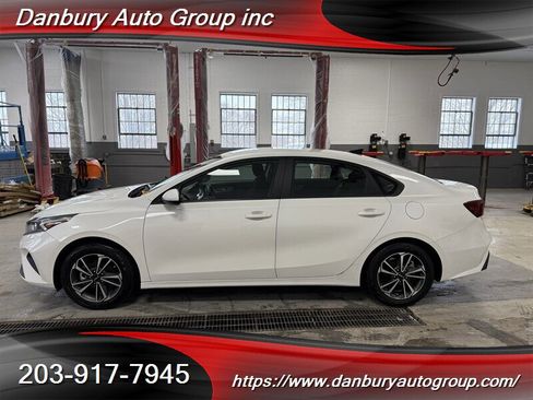 Used 2024 Kia Forte LXS image 3
