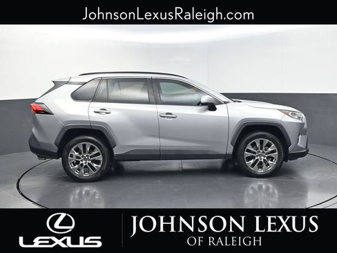 Used 2021 Toyota RAV4 XLE Premium AWD/4WD image 6