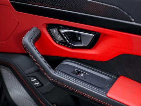 Used 2022 Lamborghini Urus image 29