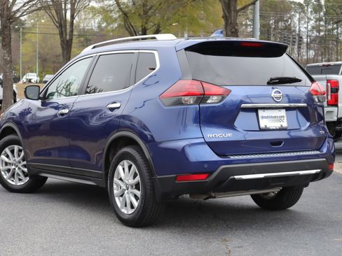 Used 2020 Nissan Rogue SV image 3