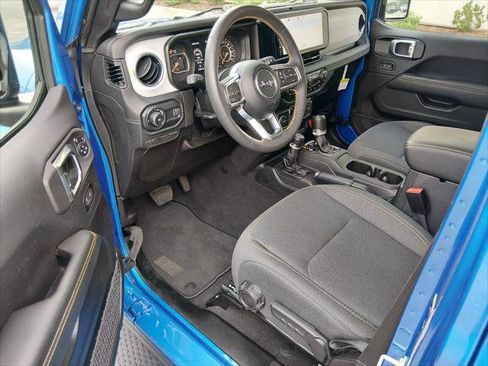 Certified 2024 Jeep Wrangler Unlimited Sahara w/ Technology Group AWD/4WD image 9