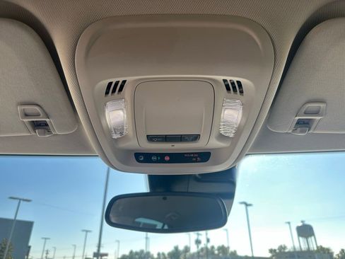 Used 2023 Buick Envision Preferred image 17