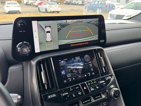 Used 2024 Lexus LX 600 4WD w/ Luxury Package image 23