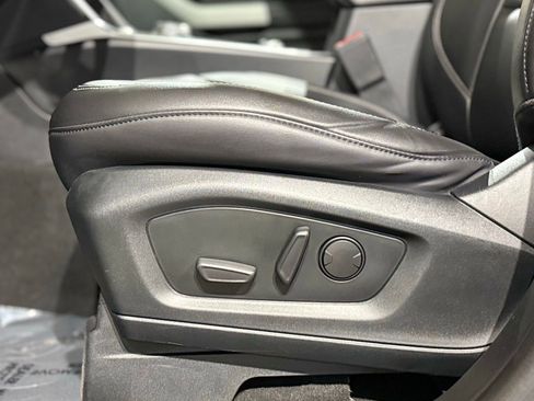 Used 2022 Ford Explorer XLT w/ Equipment Group 202A image 44