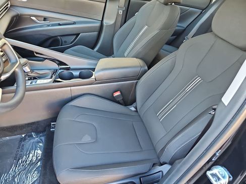 Certified 2025 Hyundai Elantra Hybrid FWD image 15
