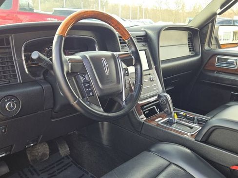 Used 2017 Lincoln Navigator L Select image 22