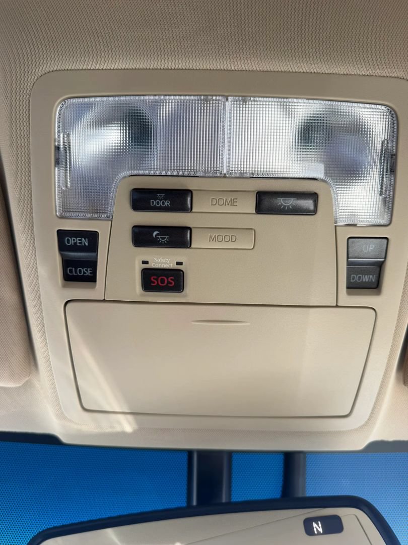 Used 2013 Toyota Avalon Limited w/ Technology Pkg FWD image 30