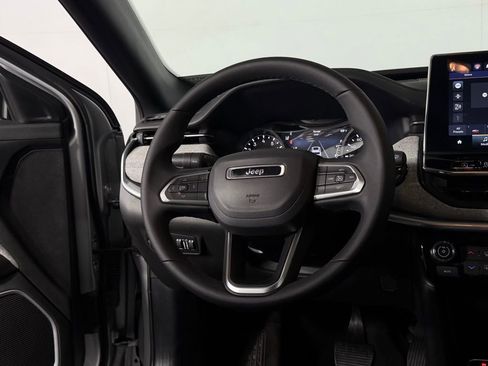 Used 2024 Jeep Compass Latitude image 15