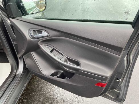 Used 2015 Ford Focus SE image 32