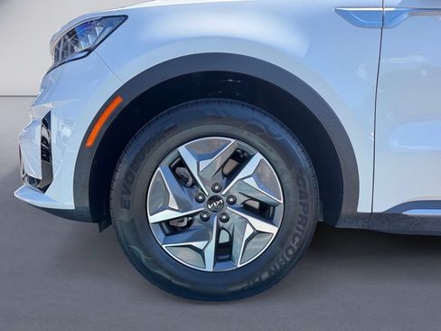 Used 2023 Kia Sorento EX FWD image 9