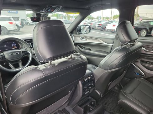 Used 2023 Jeep Grand Cherokee L Overland AWD/4WD image 12