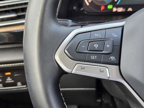 Used 2024 Volkswagen Atlas SE FWD image 26