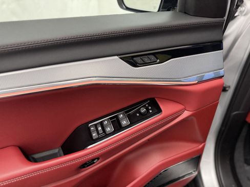 Used 2024 Jeep Wagoneer Launch Edition image 17