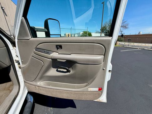Used 2004 Chevrolet Silverado 3500 4x4 Crew Cab w/ Heavy-Duty Power Package image 26