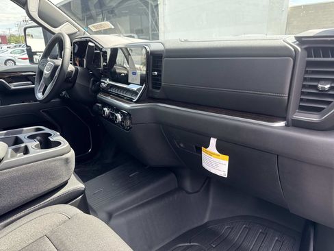 New 2025 GMC Sierra 2500 SLE w/ SLE Value Package; image 27