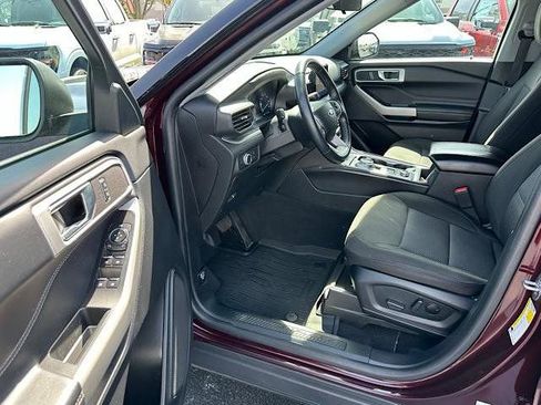 Used 2022 Ford Explorer XLT image 12