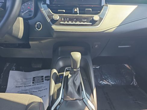 Certified 2025 Toyota Corolla SE w/ Convenience Package FWD image 11