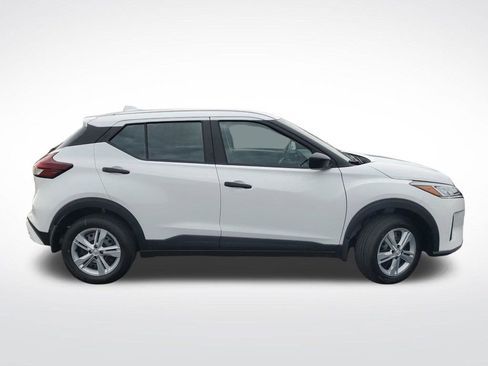 New 2025 Nissan Kicks Play S image 3