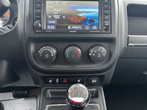 Used 2017 Jeep Patriot High Altitude AWD/4WD image 15
