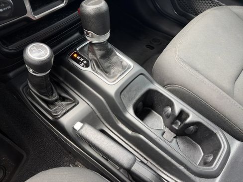 Used 2022 Jeep Gladiator Sport AWD/4WD image 26