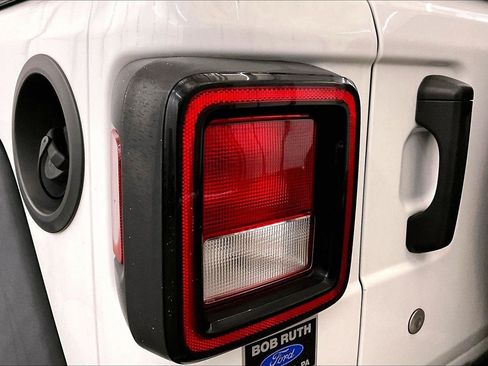 Used 2018 Jeep Wrangler Unlimited Sport S image 28